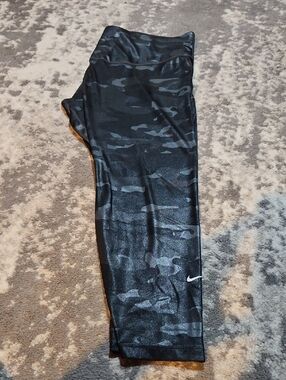 Nike Black & Charcoal Camo Women 3x Leggings